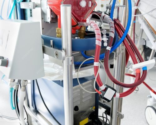 working-ecmo-machine-intensive-care-department_133994-10